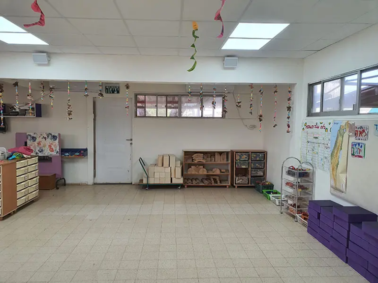 תמונת לפני -פנים הגן בישוב מחולה